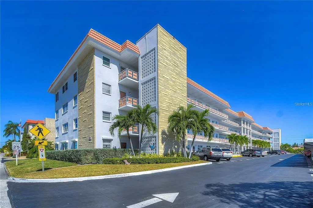 2 bed, 1.0 bath, 1060 sqft, $1,950 — Photo 1