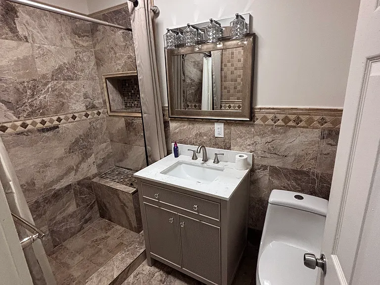1908 S Sawyer Ave — Photo 3
