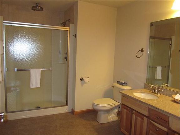5th image of 1828 Parkland Dr Unit 3