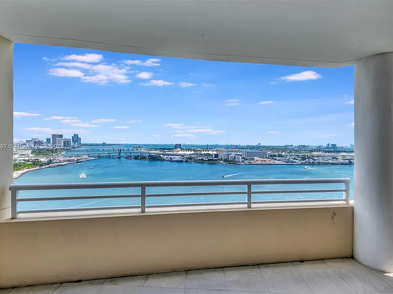 848 Brickell Key Dr #2602 — Photo 32