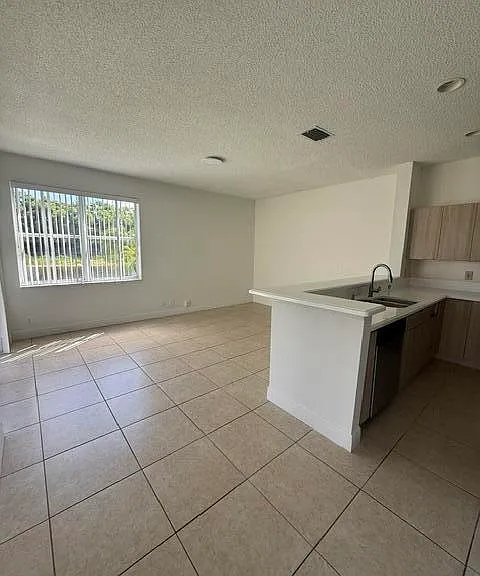 686 Lone Pine Ln — Photo 7