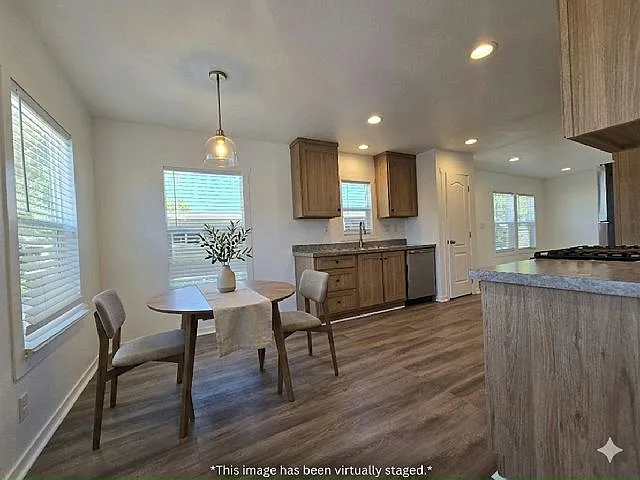 3 bed, 2.0 bath, 1152 sqft, $1,910 — Photo 4