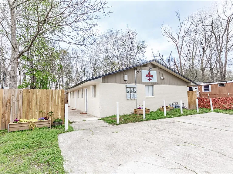 1632 Rev Manual St — Photo 2