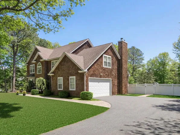 133 Malloy Dr, East Quogue, NY 11942