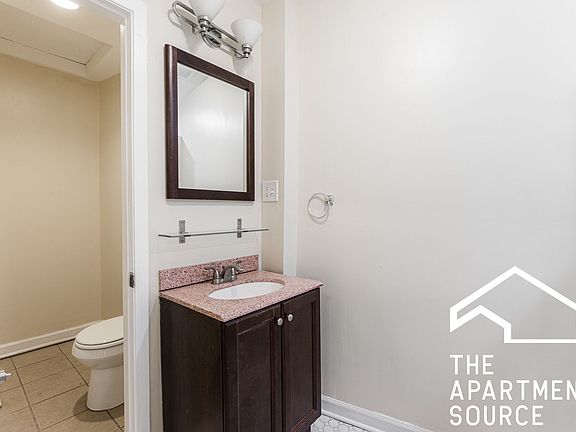 5th image of 2124 W Grand Ave #D