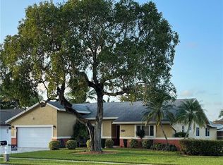 8581 SW 27th Pl, Davie, FL 33328
