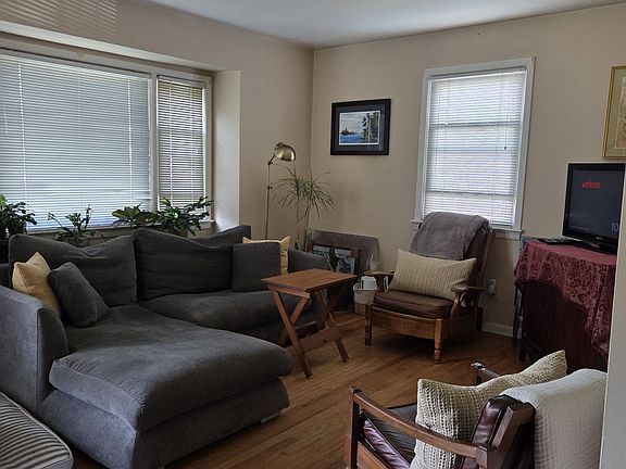 4th image of 80 Paxson Ave
