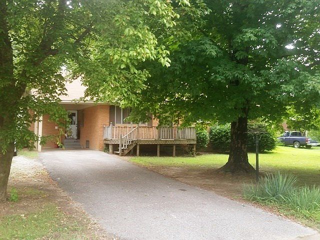 1st image of 828 Hollow Creek Dr