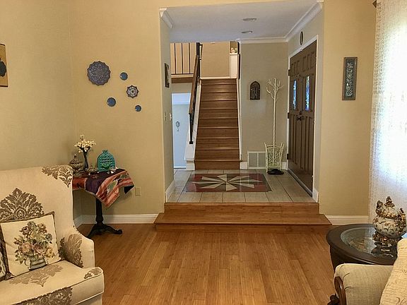 2nd image of 427 Avenida Palmas