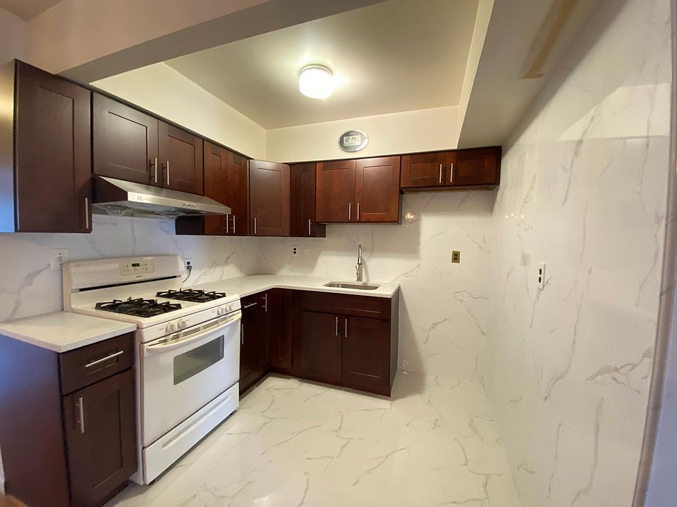 1st image of 741 Hollywood Ave Floor 3