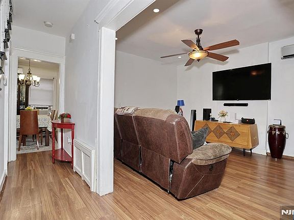 5th image of 117 Delaware Ave