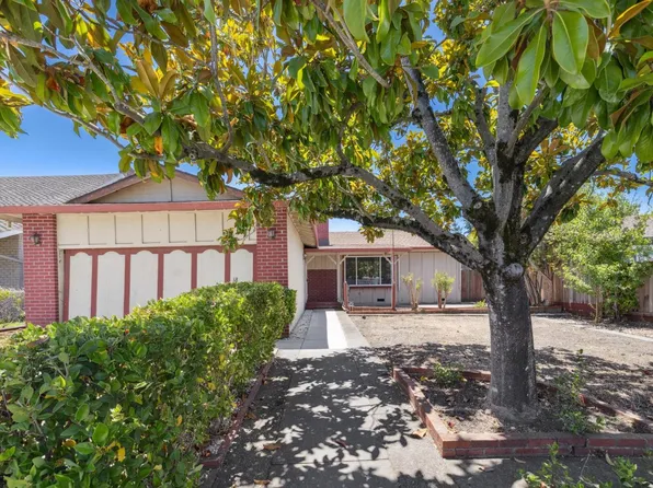 18 Eastside Circle, Petaluma, CA 94954