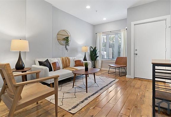 2nd image of 2208 Coral St