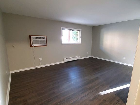 2nd image of 208 Flintridge Dr APT 2