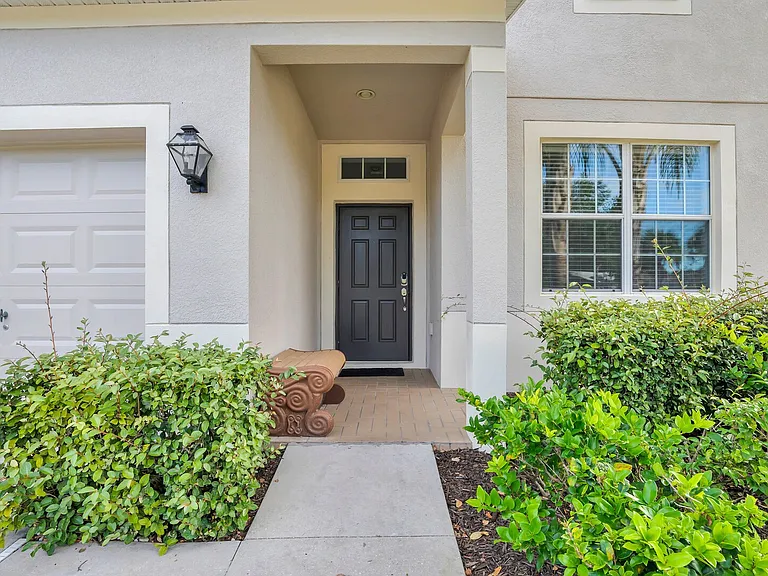 Majesty Palm Rd — Photo 6