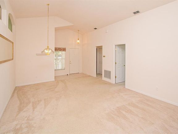 2nd image of 3961 Eversholt St