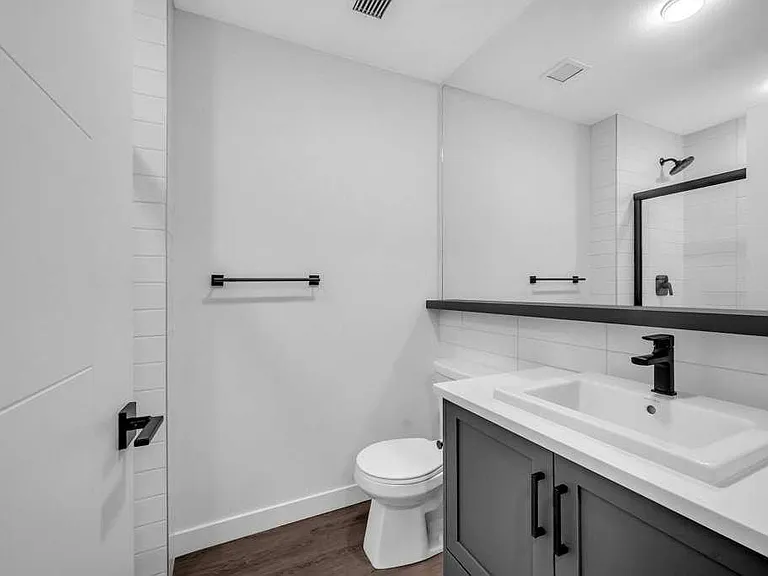 3932 University Ave NW #605 — Photo 5