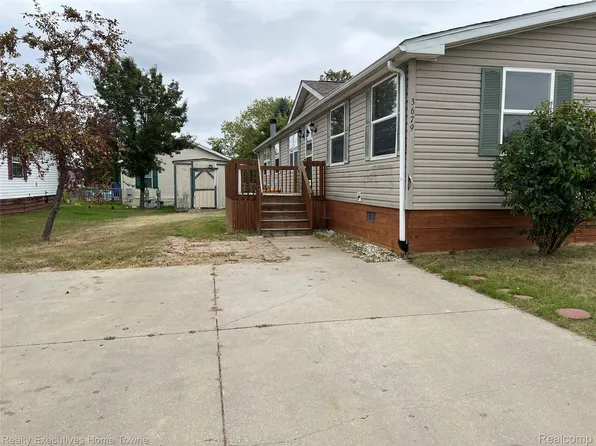 3679 Chestnut Ln, Dryden, MI 48428