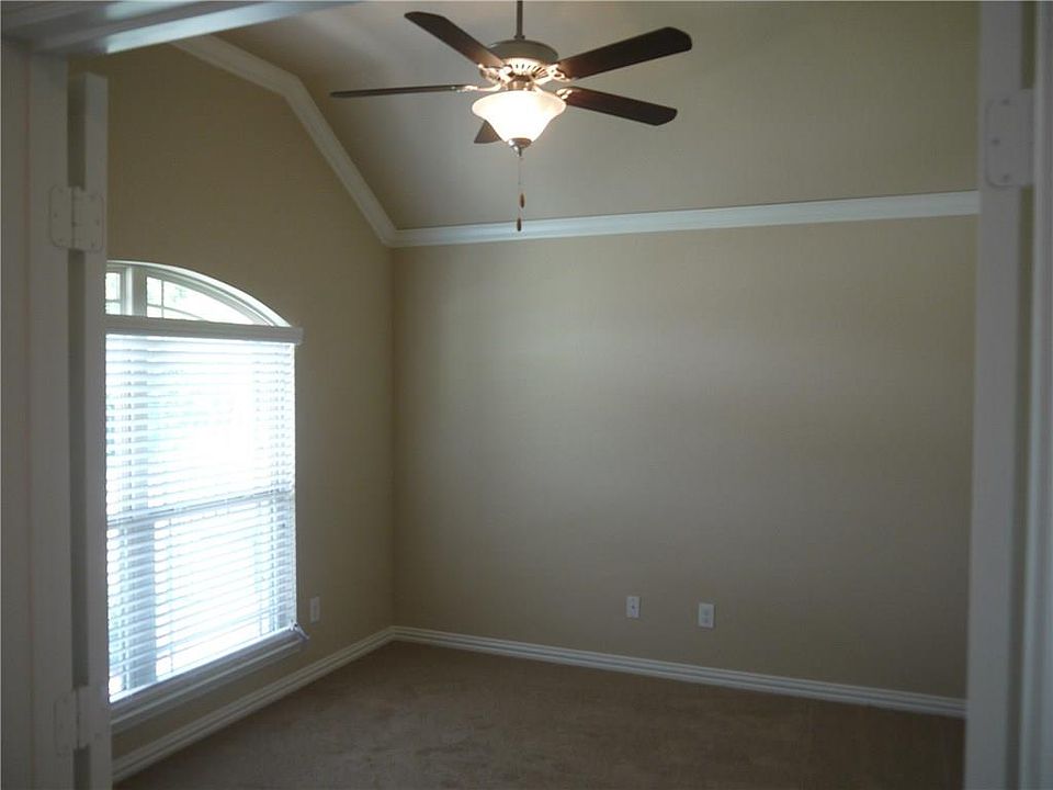 1st image of 11501 Lake Front Dr