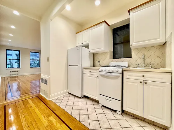 316 E 34th St APT 3B, New York, NY 10016