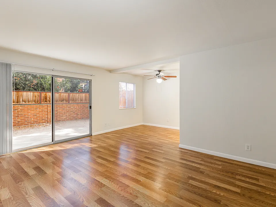 Large 1 Bedroom, Large Patio