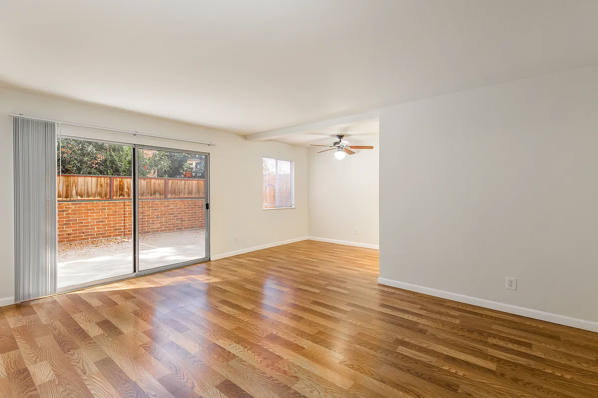 Large 1 Bedroom, Large Patio - Jackson Lake Apartments
