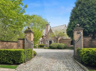 885 Maplewood Rd, Lake Forest, IL 60045