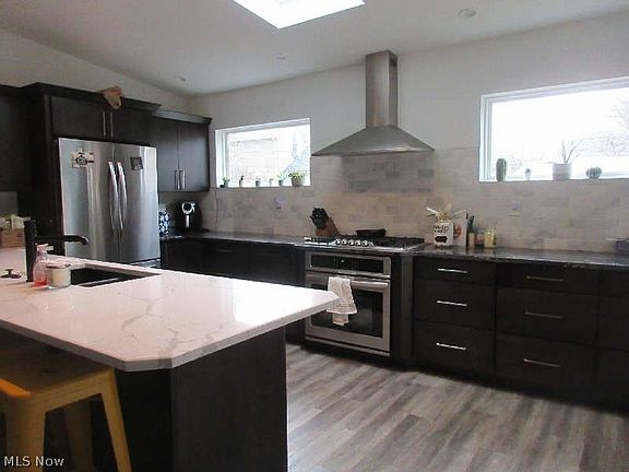 2nd image of 5211-13 Franklin Ave