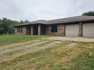 1500 E 3rd St, Gentry, AR 72734