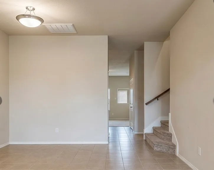 415 Harding Ln — Photo 2
