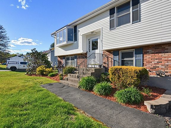 3rd image of 37 Cresthaven Dr