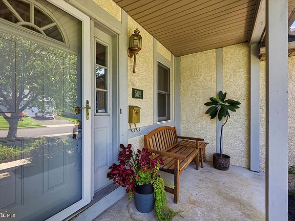 2nd image of 509 Derwyn Rd