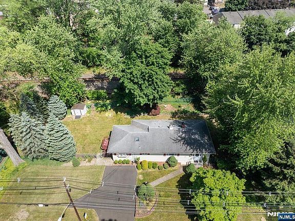 5th image of 22 Lake St
