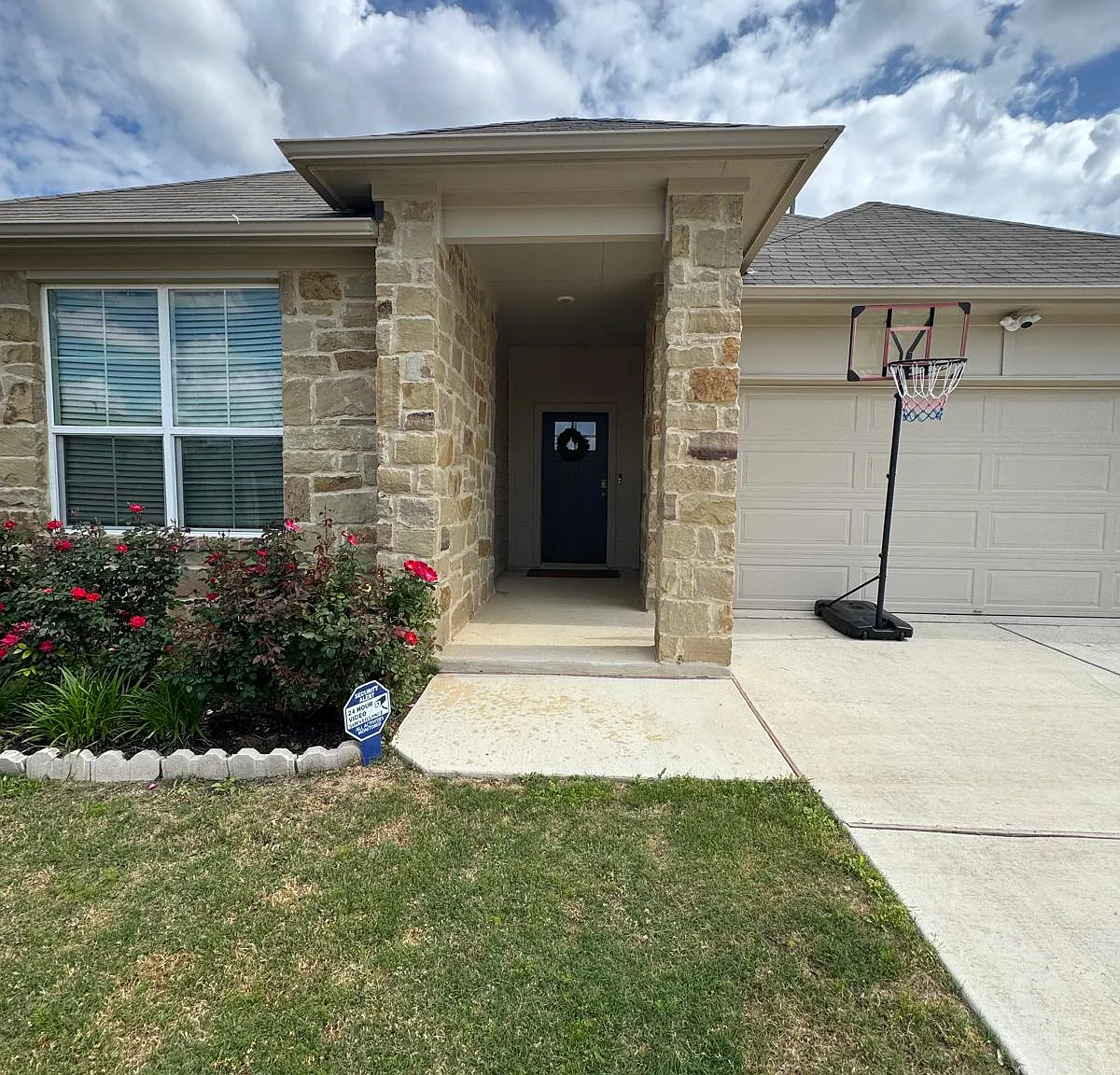 4 bed, 2526 sqft, $2,350 — Photo 1
