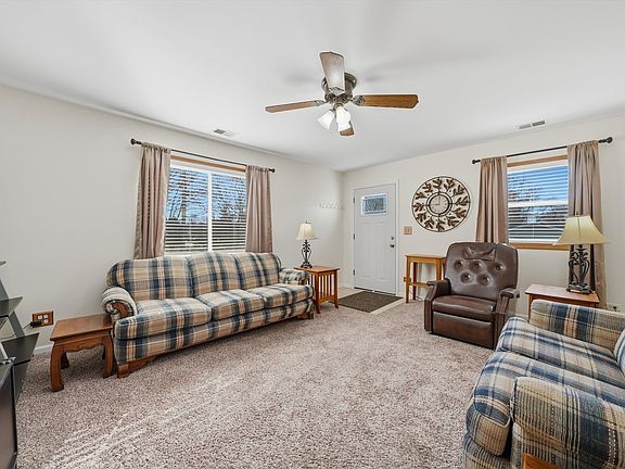 4th image of 1511 Meadowbrook Dr