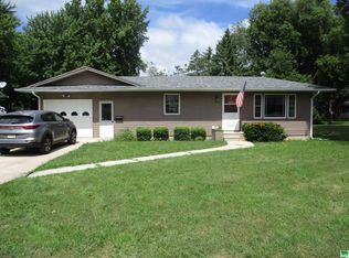 521 Bissell St, Laurens, IA 50554