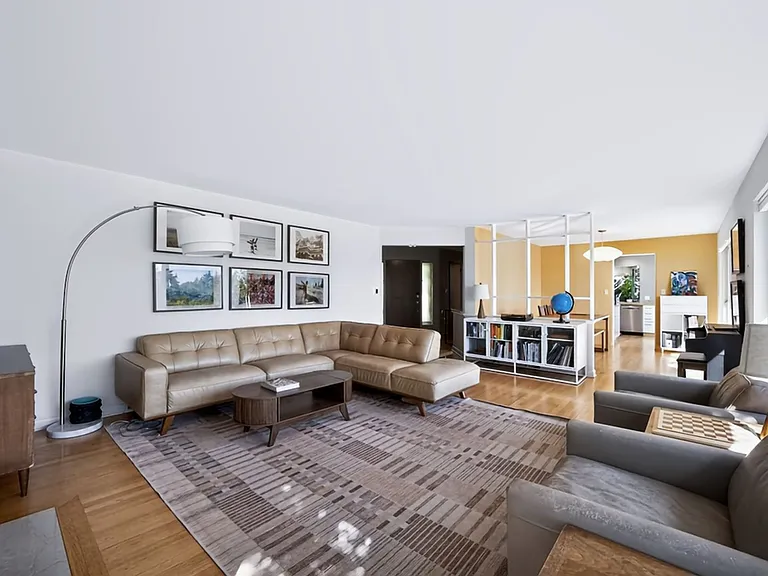 5615 Princeton Ave NE — Photo 3