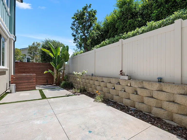 655 Manzanita Ln — Photo 22