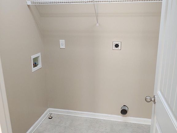 4th image of 337 Oxford Cir