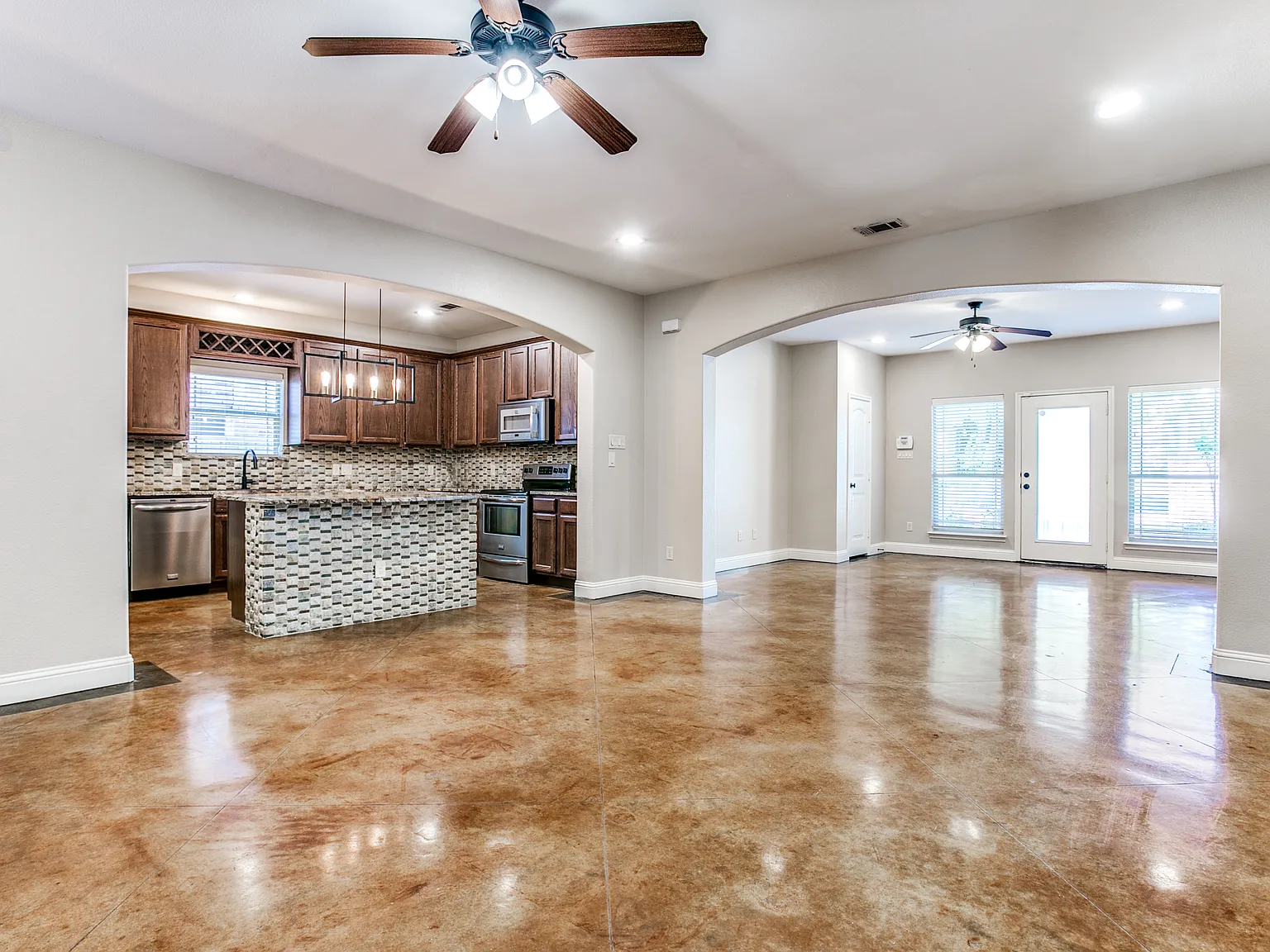 2733 Lubbock Ave — Photo 3