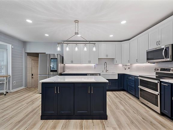 2nd image of 219 E Beacon Rd