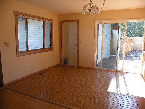 4th image of 16025 Melbourne Ct
