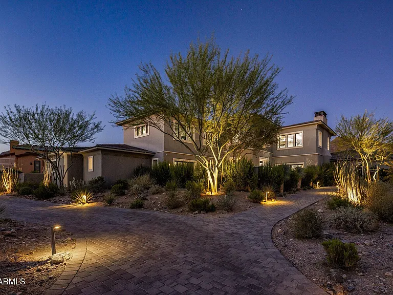 10110 E Siesta Ln — Photo 2