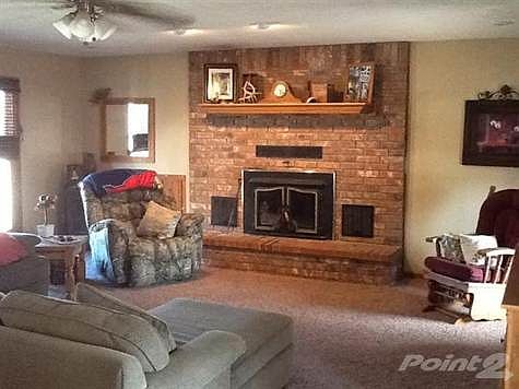 24' x 19.5' Family Room/Living Room