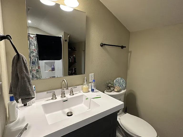 640 Niagara St — Photo 8