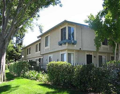1st image of 4907 Bridgepointe Pl #102