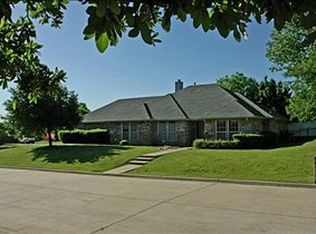 717 Bent Tree Ct, Hurst, TX 76054