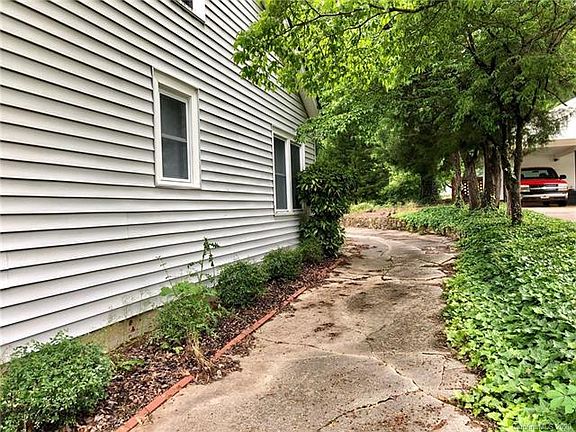 5th image of 1035 E Main St