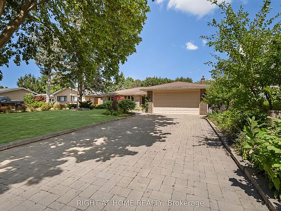 2nd image of 39 Grovetree Rd