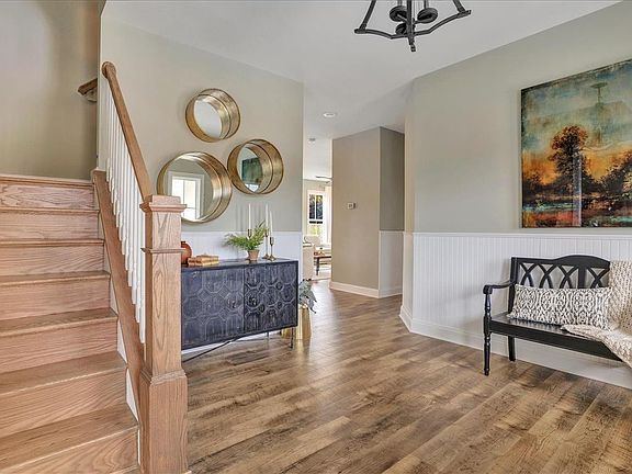 The Waverly II - Foyer